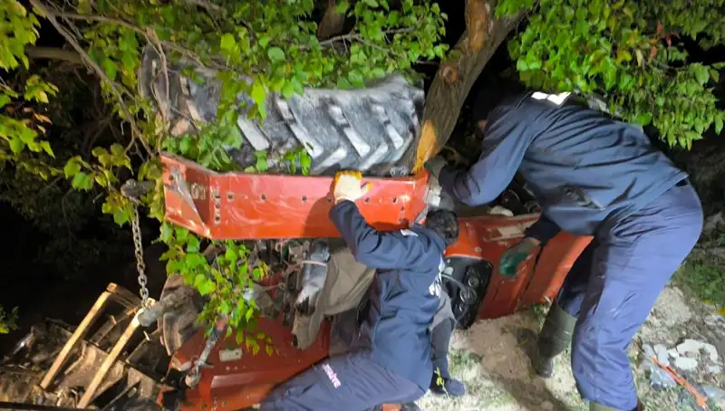Kontrolden Çıkan Traktör Devrildi: Korkunç Kaza Bütün Şehri Sarstı
