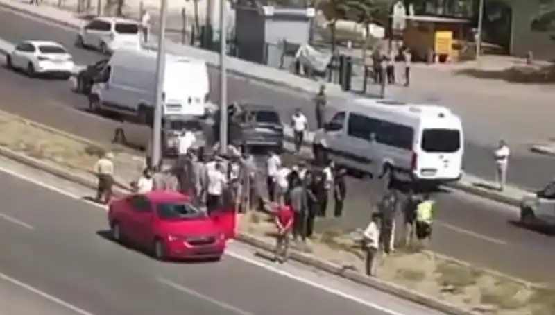Yolun Karşısına Geçen Yaya, Otomobilin Kurbanı Oldu: Şok Edici Kaza