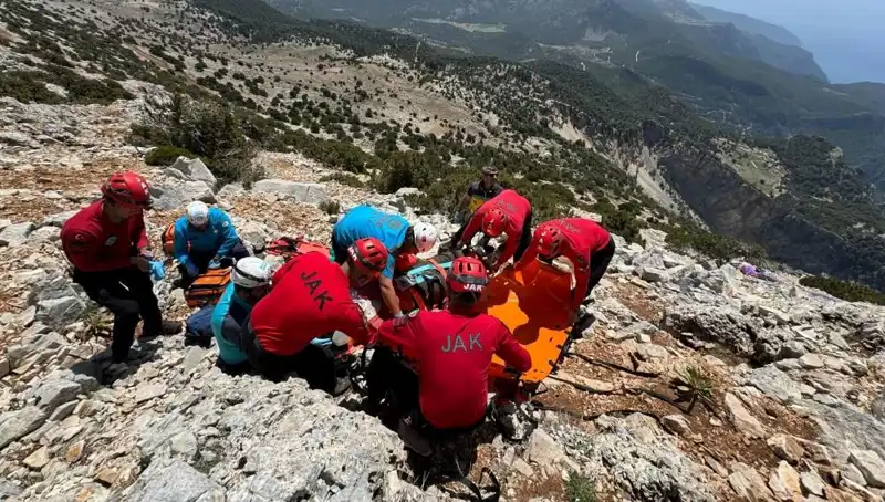 Fethiye'de Paraşüt Kazası: Kayalıklara Düşen İki Hayat Kayıp!