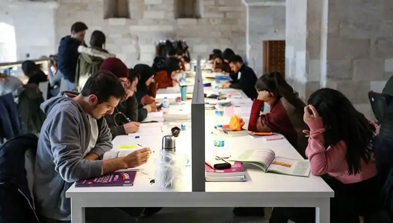 Üniversitelerde 2023-2024 Eğitim Dönemi Başlangıç Tarihleri Açıklandı!