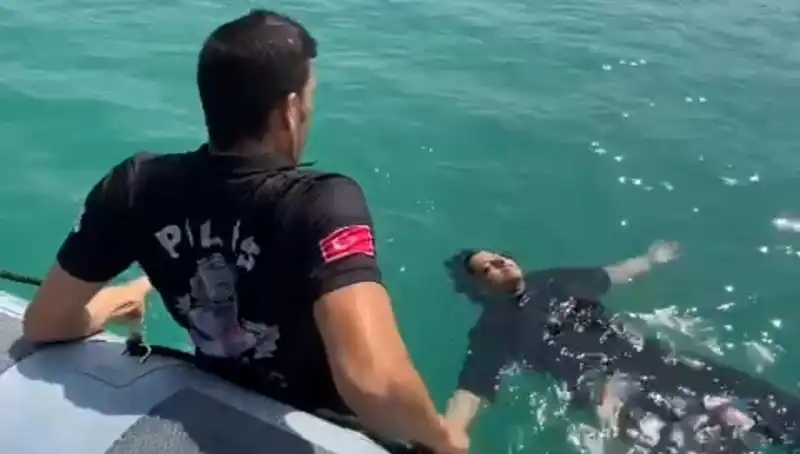 Baraj Gölüne Düşen Kadın Gemi Adamlarının Kahramanlığıyla Kurtarıldı!