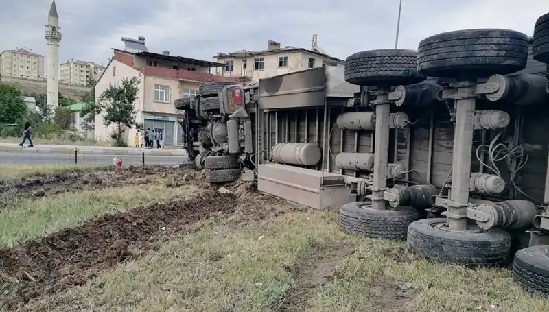 Erzurum'da Freni Boşalan TIR'ın Korkunç Kazası Flaş Gelişmelere Sahne Oldu