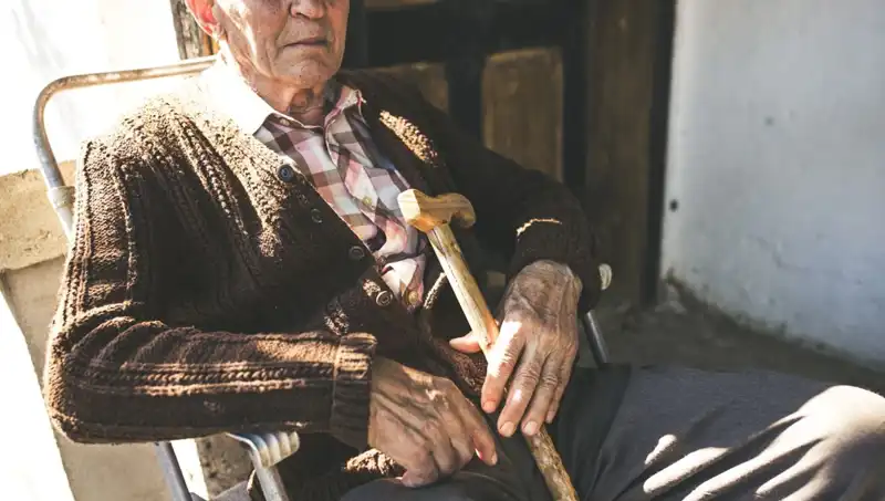 Yüz Yaşındaki Bireylerin 16’sı Depresyonla Mücadele Ediyor: Alzheimer Riski Artıyor