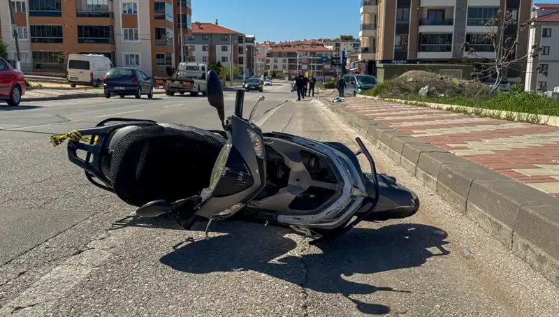 Uşak’ta Trafik Kazası: Hafif Ticari Araç ve Motosiklet Çarpıştı, 1 Kişi Hayatını Kaybetti