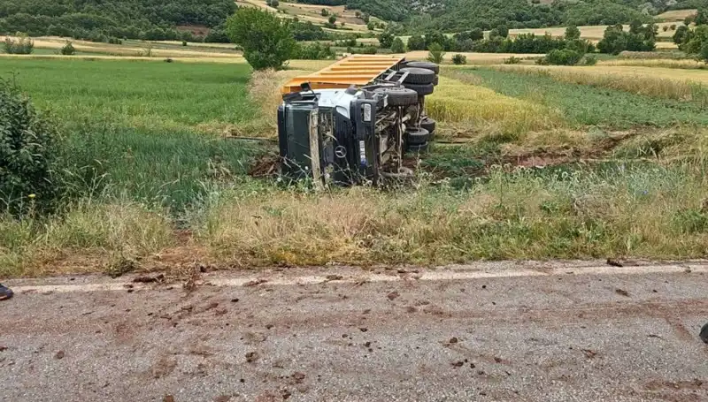 Tokat’ta Kamyon Devrildi: Korkunç Kaza Can Aldı