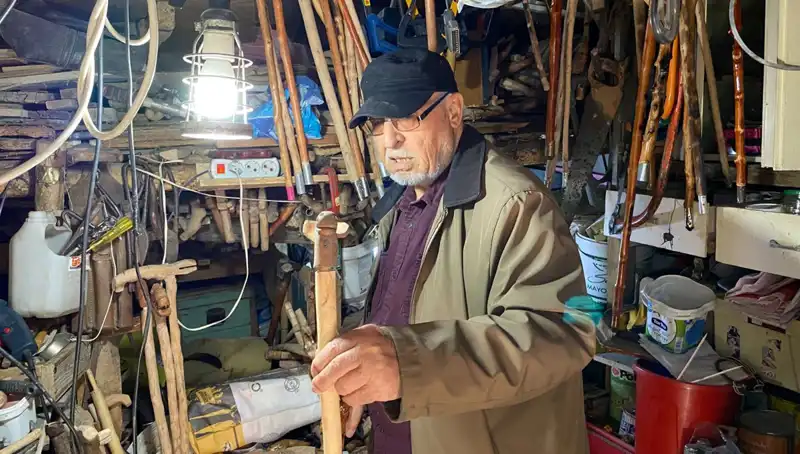 Doğadan Topladığı Kenar Malzemeleriyle Eşsiz Eserler Üretiyor