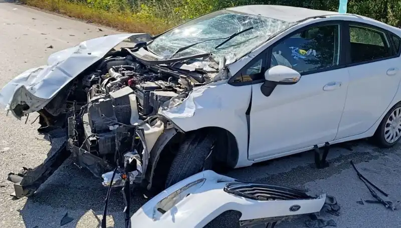 Çanakkale'de Feci Trafik Kazası: İki Yaralı, Olayın Perde Arkası!