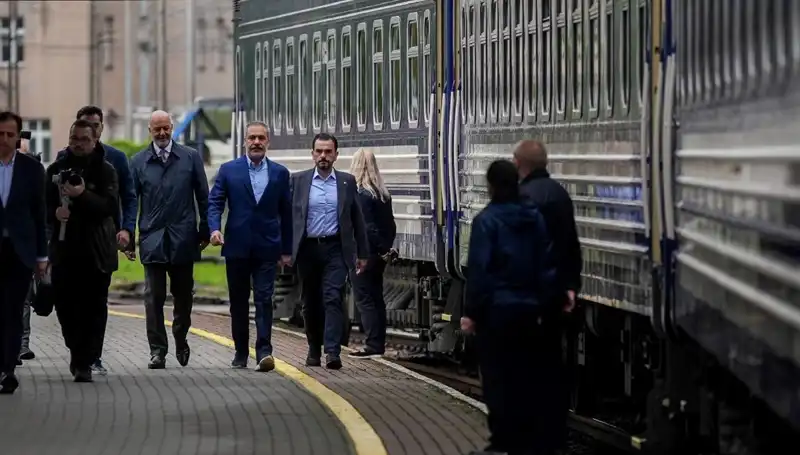 Dışişleri Bakanı Fidan, Ukrayna'da Tarihi Ziyaret Gerçekleştirdi