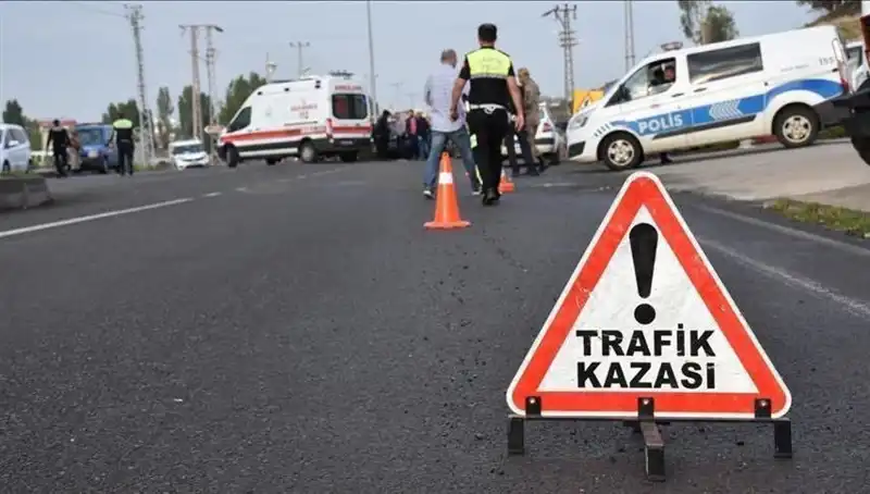 Antalya'da Otomobil Kanalda Devrildi: Yaralıların Durumu Gündem Oldu