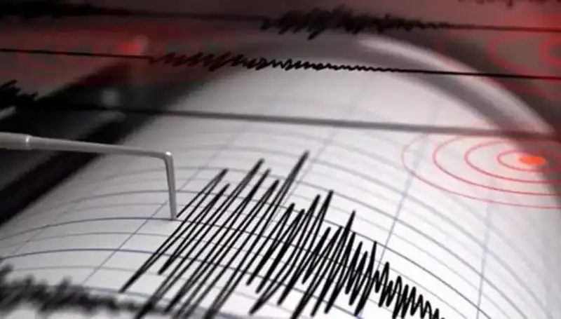 Ege Denizi'nde Şiddetli Deprem: 4,1 Büyüklüğünde Hassas Anlar