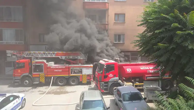 Niğde'de Beyaz Eşya Deposunda Korkunç Yangın: Can Kaybı Yok, Zarar Büyük