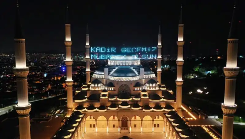Kadir Gecesi 2025: Dini Anlamı ve Önemli Tarihler