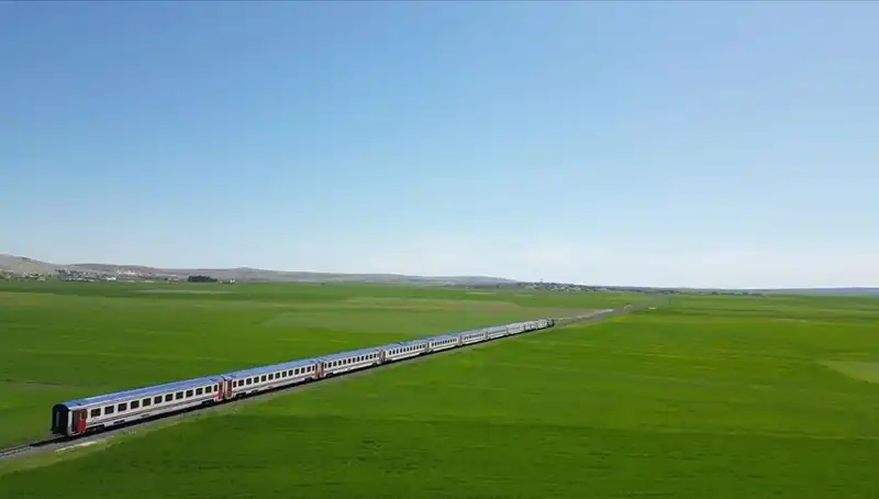 Diyarbakır Ekspresi Hızla Malatya'ya Ulaşıyor: Yeni Dönem Başlıyor!