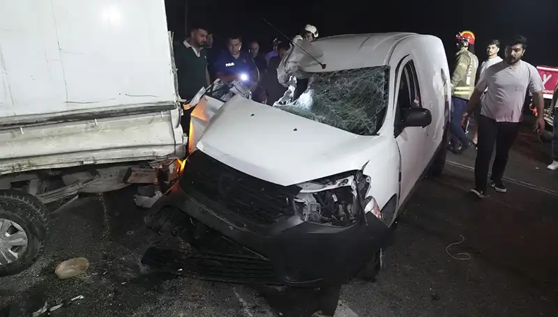 İstanbul'da Feci Trafik Kazası: 3 Kişi Yaralandı, Detaylar Şok Edici