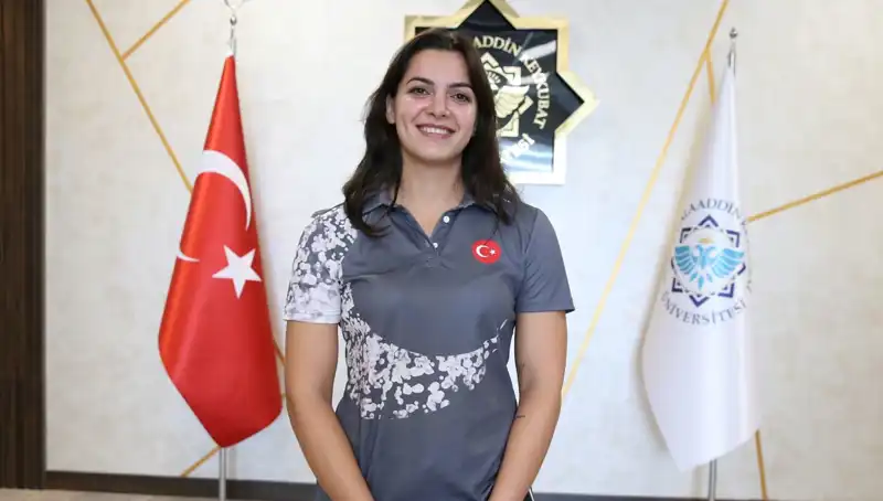 Altın Madalya Kazanan Esra'nın Hedefi Dünya Şampiyonluğu!