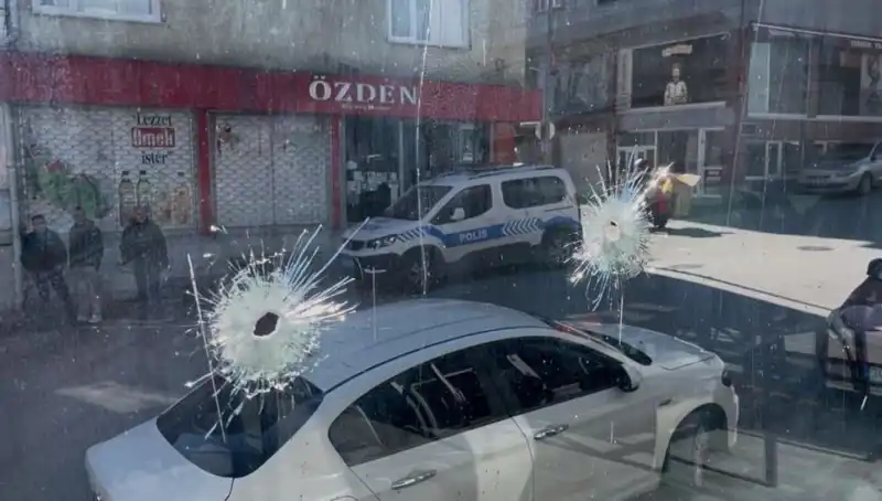 Bursa'da Gece Yarısı Kıraathaneye Saldırı: Olayın Ardındaki Gizem Nedir?