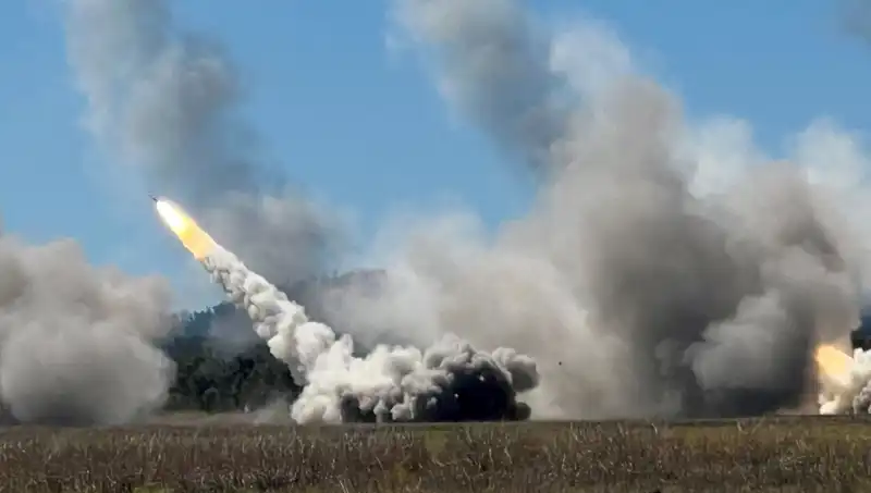 Avustralya'nın Askeri Gücünde Bir Devrim: HIMARS Atışıyla Yeni Bir Çağ Başladı