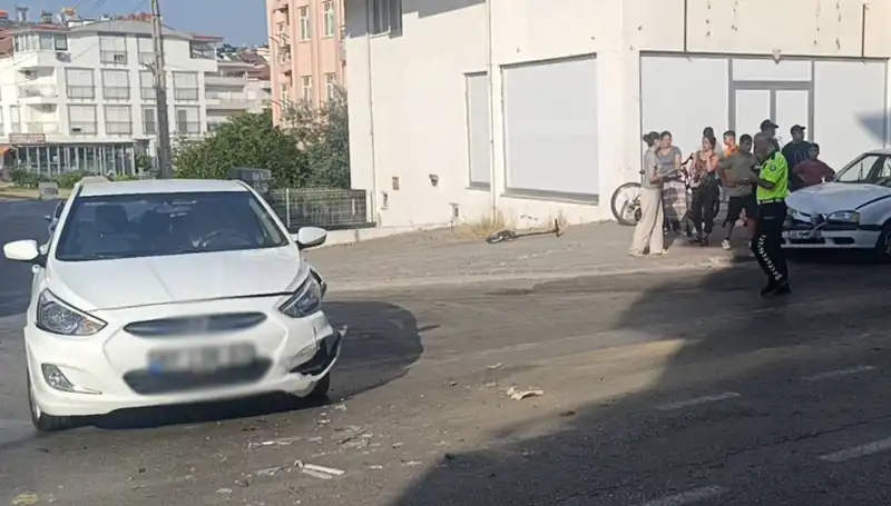 Antalya’da Korkutan Kaza: İki Otomobil Çarpıştı, Yaralılar Var!