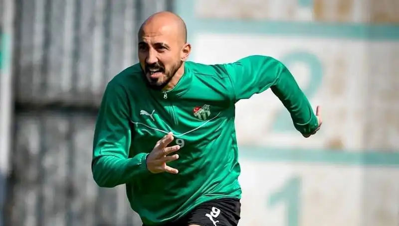 Milli Futbolcunun Yeni İstikamet: 2. Lig’de Kariyerine Devam Edebilir!