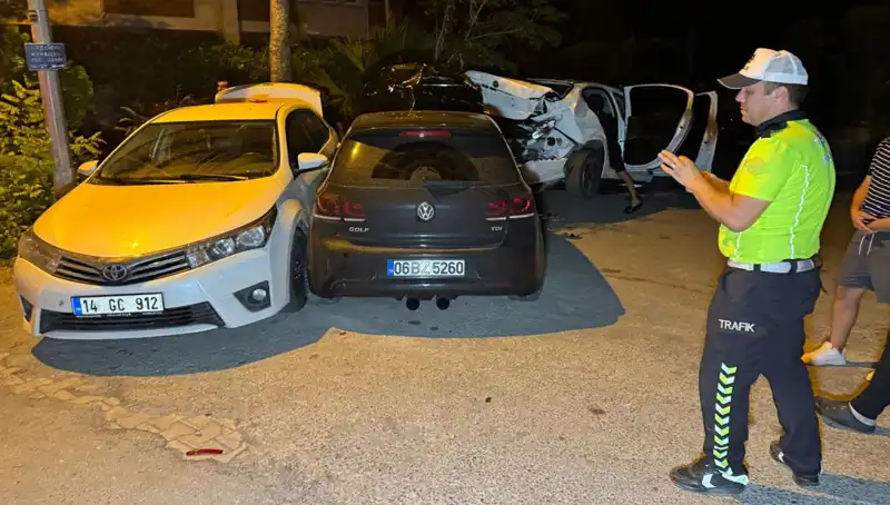 Alkollü Sürücü Sokaklarda Dehşet Saçtı: Üç Araç Kaza Yaptı