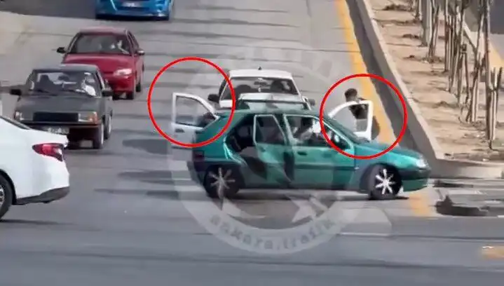 Trafikte Saldırı: Bıçak ve Kılıçlarla Çarpıcı Olay