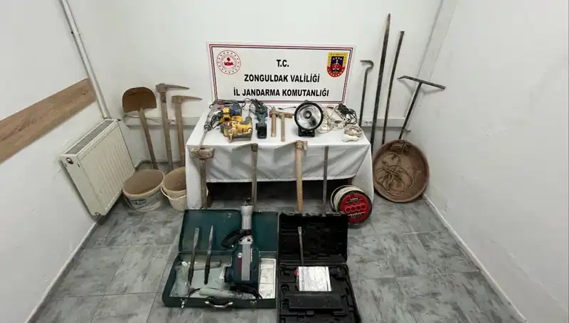 Çaycuma'da Kaçak Kazı Yapan 5 Şahıs Tutuklandı: Tarihi Eserler Tehlikede!