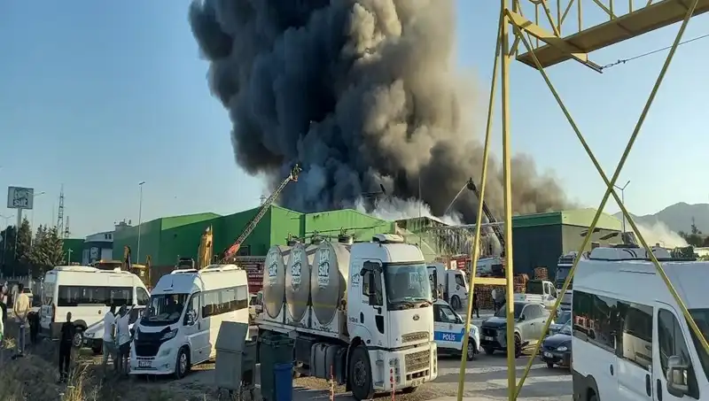 Gönen'de Fabrika Yangını: Can Pazarında Hayati Tehlike ve Görevli İşçilerin Kimlikleri Aranıyor
