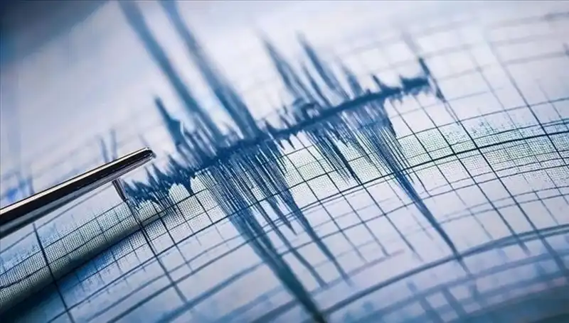 Ege Denizi'nde Şiddetli Deprem: 3.0 Büyüklüğündeki Sarsıntı Panik Yarattı!