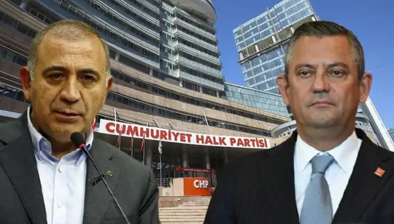 CHP Kuruluş Töreninde Gözler Özgür Özel ve Tekin’in Üzerinde
