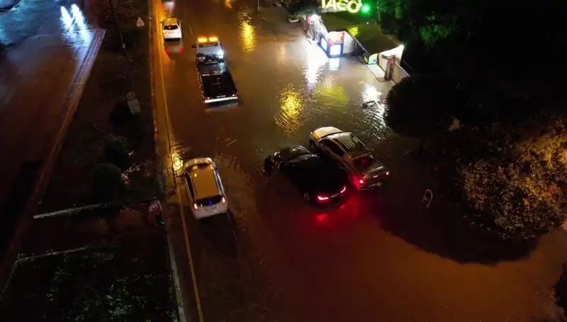 Adana’da Gelen Sağanak Yağışlar Hayatı Olumsuz Etkiledi